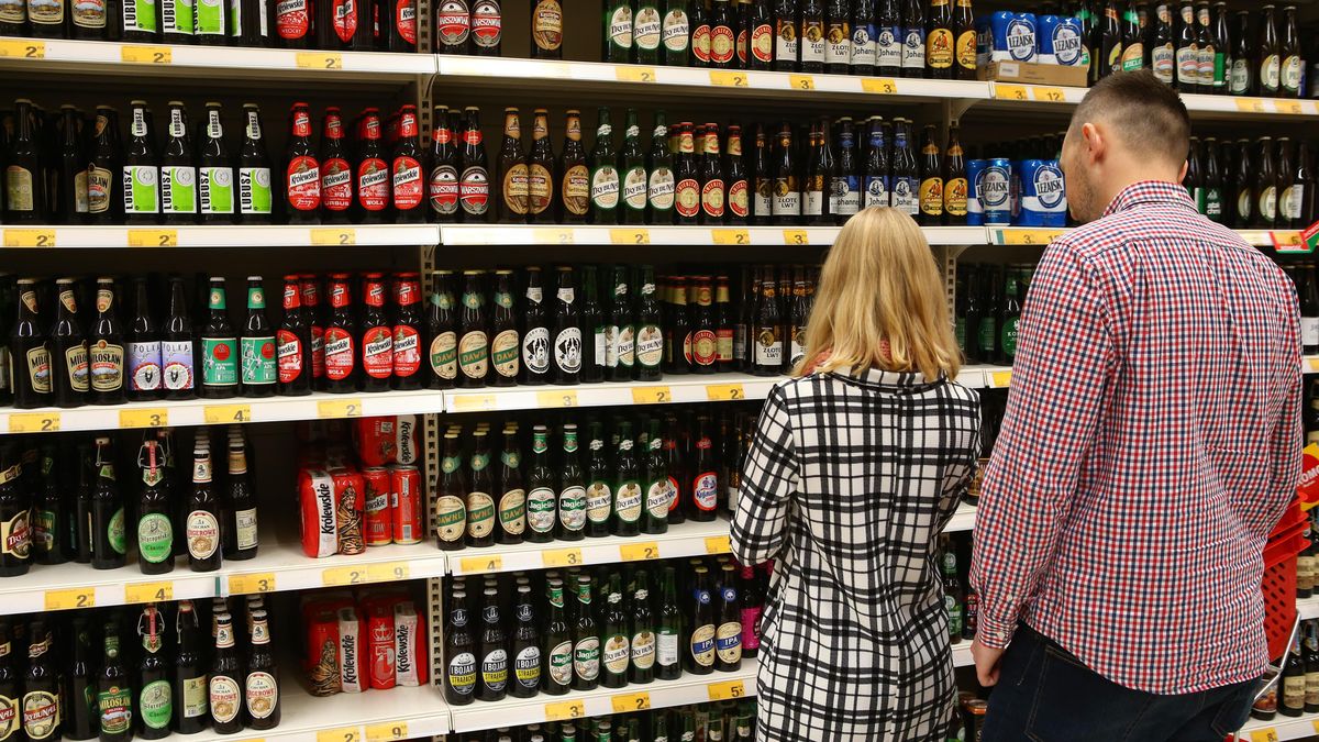 Burzliwą dyskusję o alkoholu wywołał pomysł ograniczeniu jego sprzedaży na stacjach benzynowych