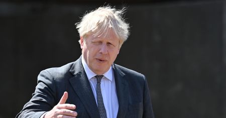 Johnson oskarżony o słowa: "niech ciała piętrzą się w tysiącach". Tłumaczenia premiera