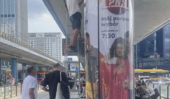 Zamieszanie wokół słupów reklamowych w Warszawie. Promowane tam jest "Pytanie na śniadanie"