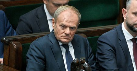 Radni KO bez kolejki do lekarza. Tusk zabrał głos