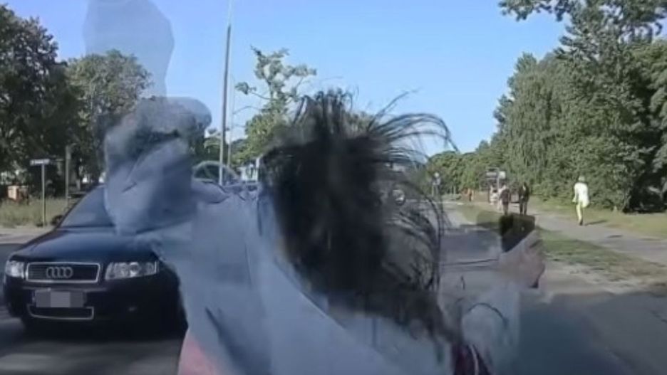 Potrącił dziewczynkę na pasach. Komentujący mu gratulują