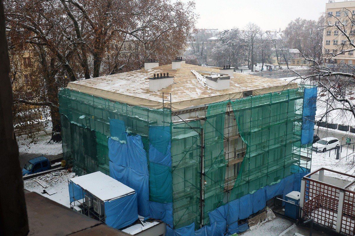 Trwa remont tzw. małego budynku urzędu miasta przy Placu Słowiańskim w Legnicy, aktualne zdjęcia