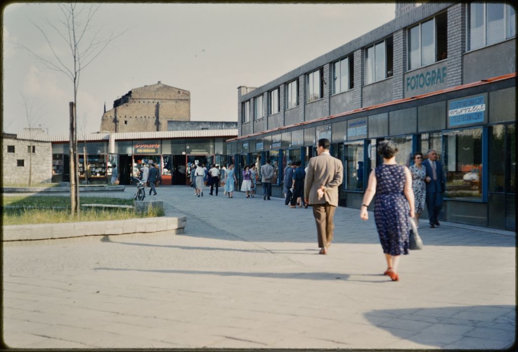 Nostalgiczna Warszawa lat 50. na nieznanych, kolorowych zdjęciach profesora z USA 20
