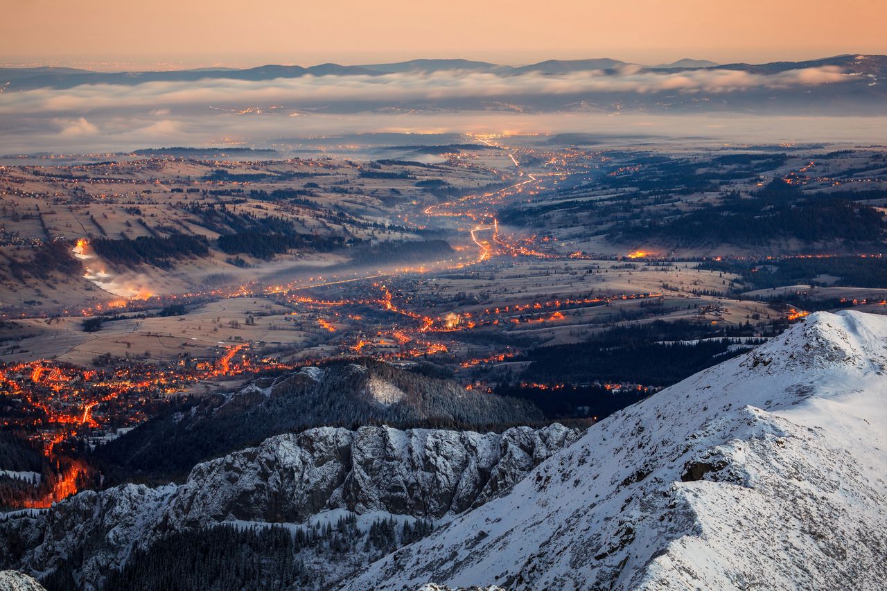 W tamtym czasie zapisał się do PTTK Beskid w Nowym Sączu. Zaczął jeździć w Tatry – najpierw na zorganizowane jednodniowe wycieczki, a z czasem samodzielnie w towarzystwie kolegów. W 1996 roku Paweł zapisał się na kurs taternictwa jaskiniowego, organizowany przez Sądecki Klub Taternictwa Jaskiniowego.