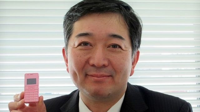 Oto najmniejszy i najlżejszy telefon na świecie. Czy tak będzie wyglądała przyszłość? 1