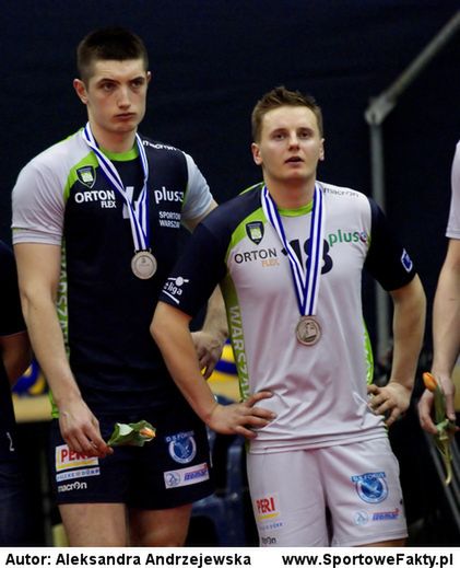 Smutne miny, Wojciech Żaliński (z lewej) i Damian Wojtaszek ze srebrnymi medalami Pucharu Challenge.