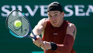 Weteran postraszył obrońcę tytułu. Porażki gwiazdorów z Moskwy