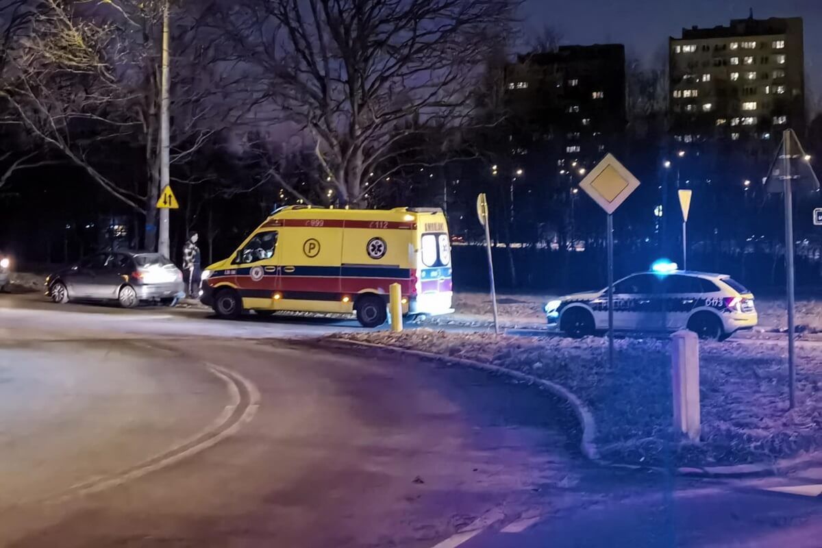 Zderzenie peugeota ze skodą na rondzie Berbeckiego w Lublinie