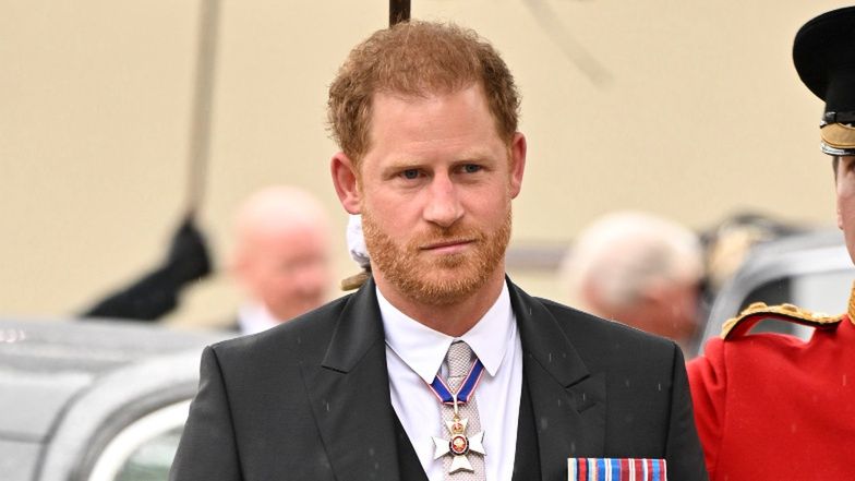 Samotny książę Harry przybył na koronację króla Karola III