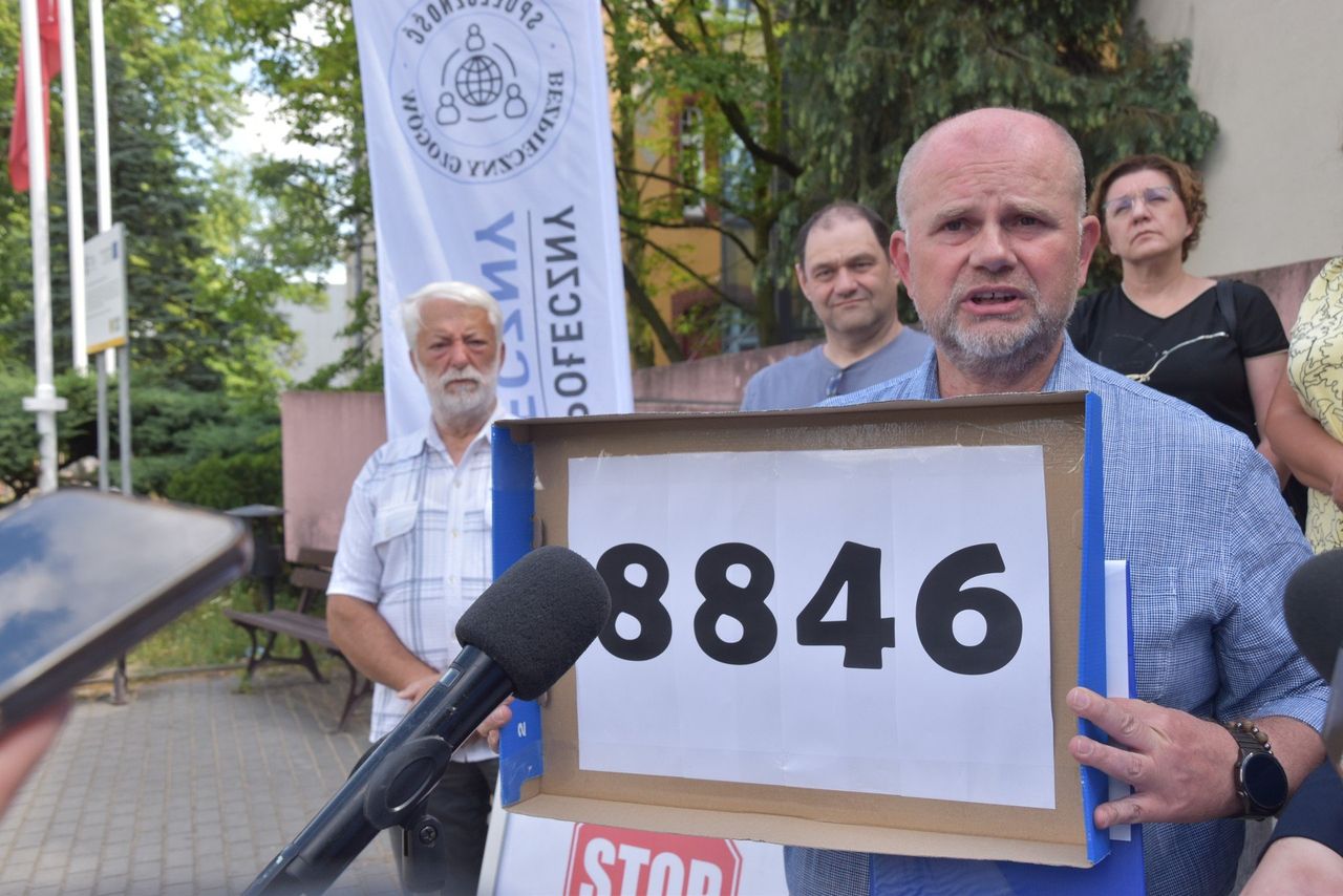 Głogów. Zebrali podpisy pod referendum w sprawie nielegalnych migrantów. Teraz czekają na decyzję starosty i rady powiatu