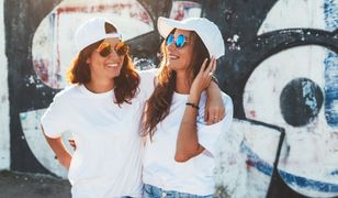 Czapka przeciwsłoneczna, bucket hat i nie tylko – przegląd modnych i praktycznych nakryć głowy na lato
