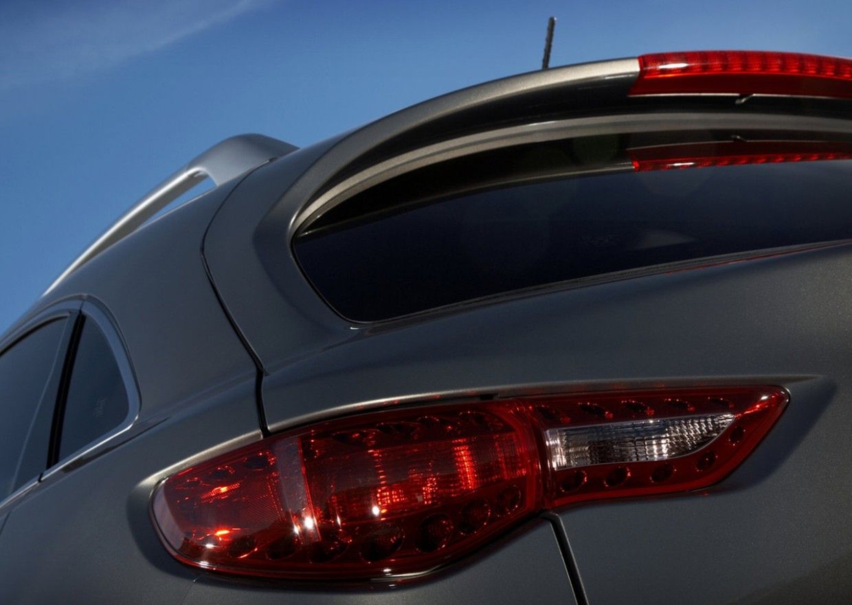Infiniti FX50 - arystokratyczny SUV napakowany gadżetami 5