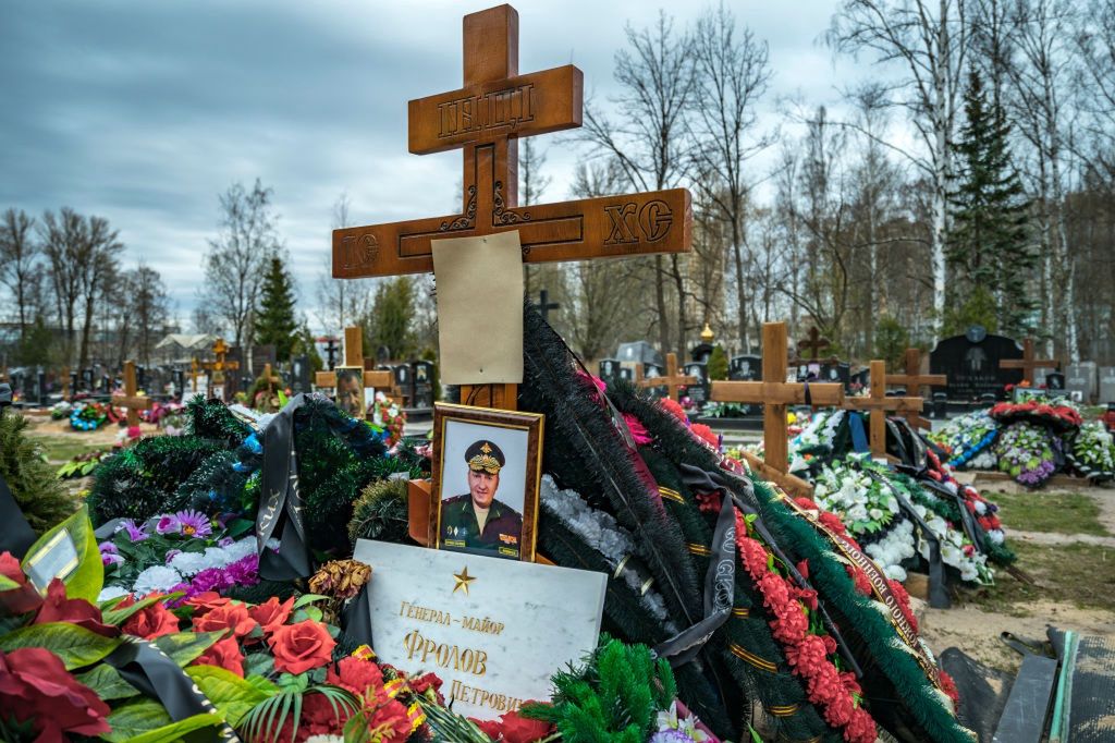 Grób gen. Władimira Frołowa w Sankt Petersburgu, który zginął w Ukrainie w kwietniu 2022 roku