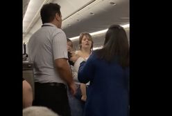 Szokujące sceny w samolocie. Pasażerka z dzieckiem zaatakowała stewardessę