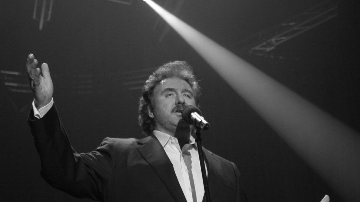 Krzysztof Krawczyk zmarł na choroby współistniejące z COVID-19. Miał 74 lata 