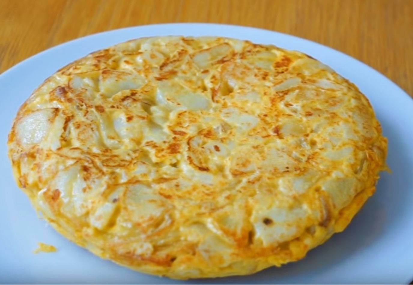 Hiszpański omlet z ziemniakami. Tanie, proste i jakie smaczne