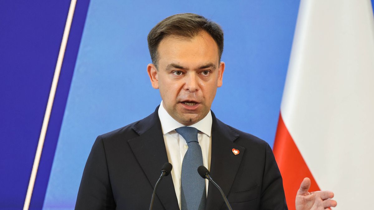 Warszawa, 06.07.2026. Minister finansów i gospodarki Andrzej Domański podczas konferencji prasowej w siedzibie Kancelarii Prezesa Rady Ministrów w Warszawie, 6 bm. Temat: "DEREGULACJA 2.0: przyjazna administracja skarbowa i pewność prawa podatkowego". (jm) PAP/Albert Zawada