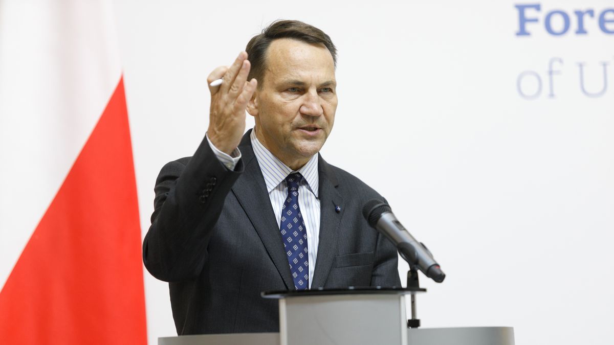 Minister of Foreign Affairs of the Republic of Poland Radoslaw Sikorski attends a joint news conference with Minister of Foreign Affairs of Ukraine Andrii Sybiha in Kyiv, Ukraine, on September 13, 2024. NO USE RUSSIA. NO USE BELARUS. (Photo by Ukrinform/NurPhoto via Getty Images)
