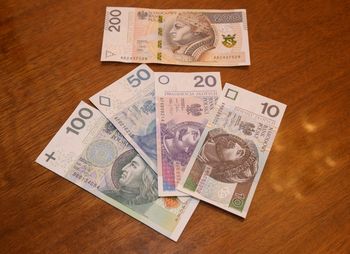Takich banknotów sprzedawca nie przyjmie. Z takimi pieniędzmi nie idź do sklepu