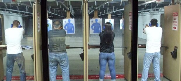 Zbroimy się. Przybywa pozwoleń i rejestracji.