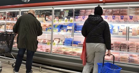 W składzie zmielone pazury i kości. Polacy jedzą na potęgę