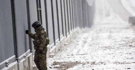 Aktywistka z granicy oskarżona o przemyt ludzi. Grozi jej osiem lat więzienia