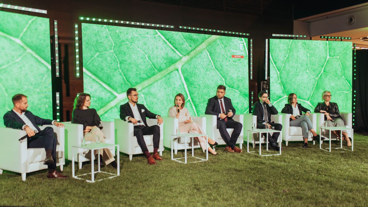 Debata "Zielone czy czerwone światło dla elektromobilności"