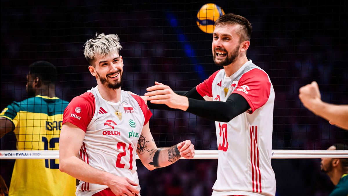 Materiały prasowe / Volleyball World / Na zdjęciu: Tomasz Fornal (z lewej) i Mateusz Bieniek (z prawej)