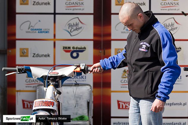 W ostatnim meczu w Anglii Stachyra zdobył 12 punktów w 4 biegach. Czyżby nadchodził koniec jego problemów?