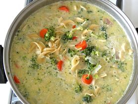 Zagęszczona zupa brokułowo-serowa (do kupienia gotowa do spożycia)