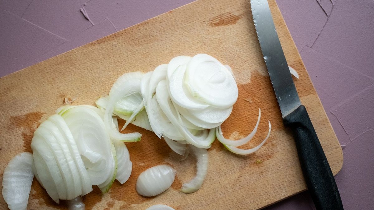 Prosty trik na krojenie cebuli
