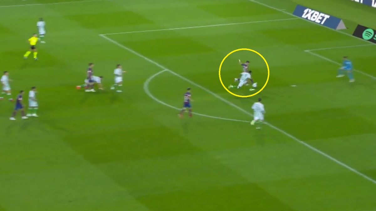 Twitter / Eleven Sports / Robert Lewandowski strzela gola na 2:0