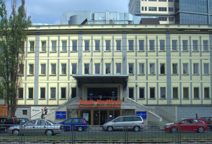 Warszawa. W dawnej siedzibie Teatru na Woli, kupionej w 2019 roku przez miasto od banku, ulokuje się niebawem Teatr Żydowski. Wkrótce rozpocznie się modernizacja pomieszczeń 