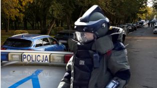 Ewakuacja bloku w Ostrołęce. Policja u rodziny 19-latka
