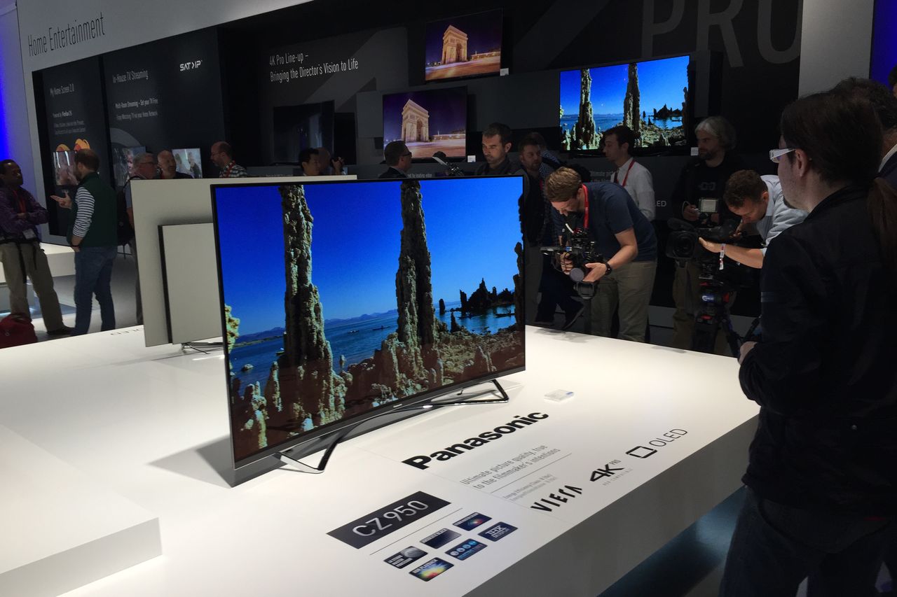 [IFA 2015] Panasonic prezentuje telewizory OLED 4K oraz... inteligentne lustro