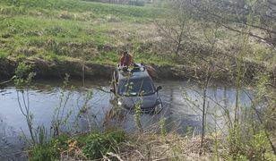 "Skacz pan już, bo tam jest głębiej". Nagranie z wypadku w kanale Raduni