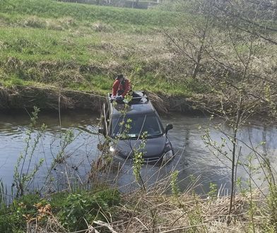 "Skacz pan już, bo tam jest głębiej". Nagranie z wypadku w kanale Raduni