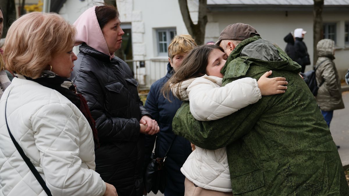 MOSCOW, RUSSIA - OCTOBER 04: More than 200,000 people have reported to service under partial mobilization in Moscow, Russia on October 04, 2022. Speaking at a Defense Ministry meeting in the capital Moscow, Russian Defense Minister Sergey Shoygu instructed the military chiefs to provide the conscripts with the necessary clothing, arms, and other equipment. On Sept. 21, Russian President Vladimir Putin declared partial mobilization in the country, which will affect about 300,000 people aged 18-50. (Photo by Sefa Karacan/Anadolu Agency via Getty Images)