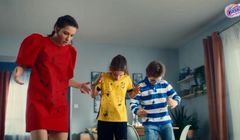 Vanish w nowej reklamie radzi, jak dbać o ubrania dzieci