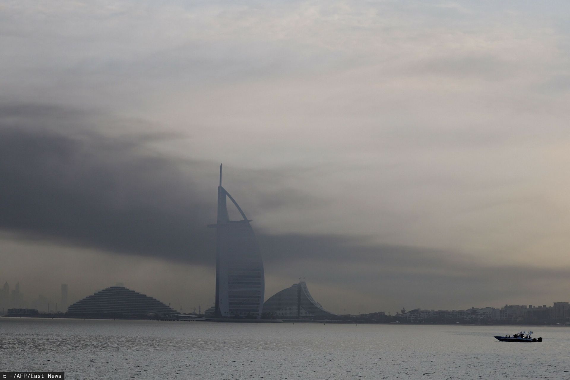 Drony irańskie wywołały eksplozje w centrum Dubaju