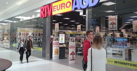 349 zł za prostownicę do włosów. Promocja na Walentynki