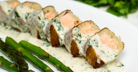 Obiad jak z najlepszej restauracji. Ziemniaczane koreczki z łososiem pokochasz od pierwszego kęsa
