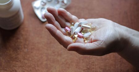 Czy suplementy mogą cofnąć wiek biologiczny? Anestezjolog wyjaśnia, jak dba o długowieczność