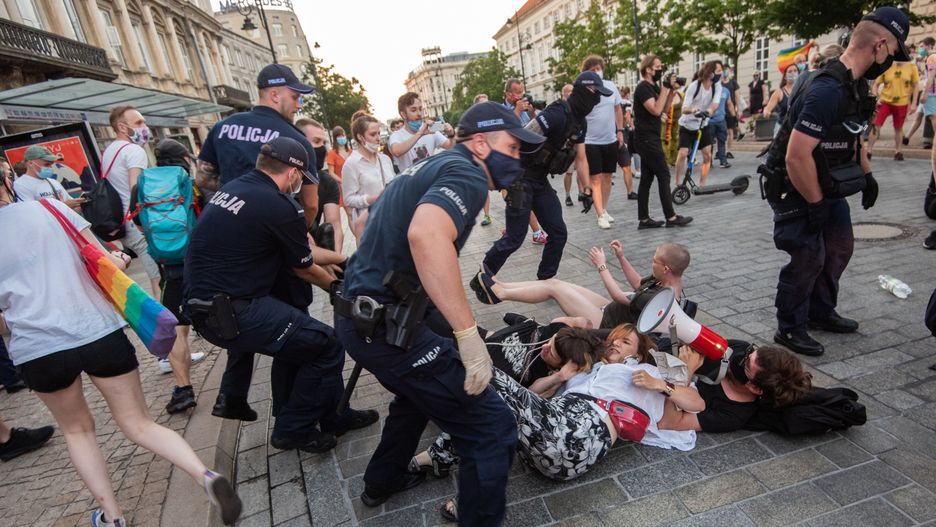 Zagraniczne media piszą o protestach, które zalały Polskę po aresztowaniu Margot i masowych zatrzymaniach 