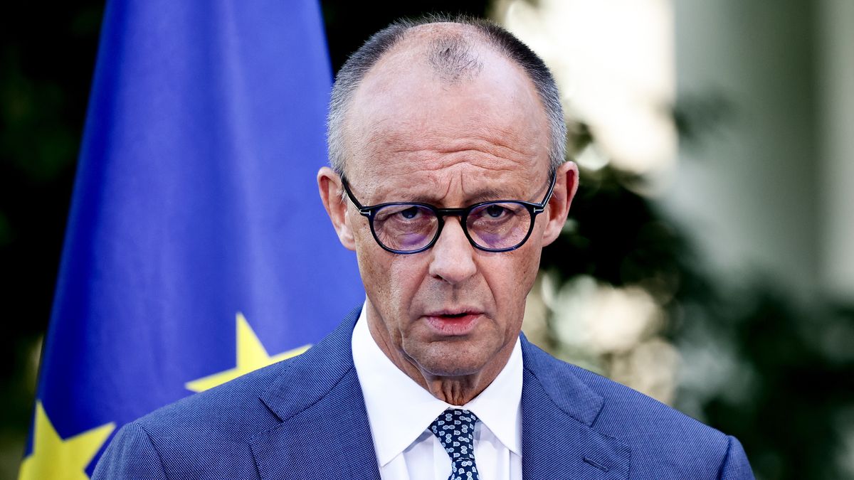 German Chancellor Friedrich Merz attends a press statement on changes in the German cabinet, at the Chancellery in Berlin, Germany, 24 July 2026. The cabinet reshuffle comes after the recent resignation of Jens Spahn, former CDU/CSU parliamentary group leader in the German parliament (the Bundestag). EPA/FILIP SINGER Dostawca: PAP/EPA.