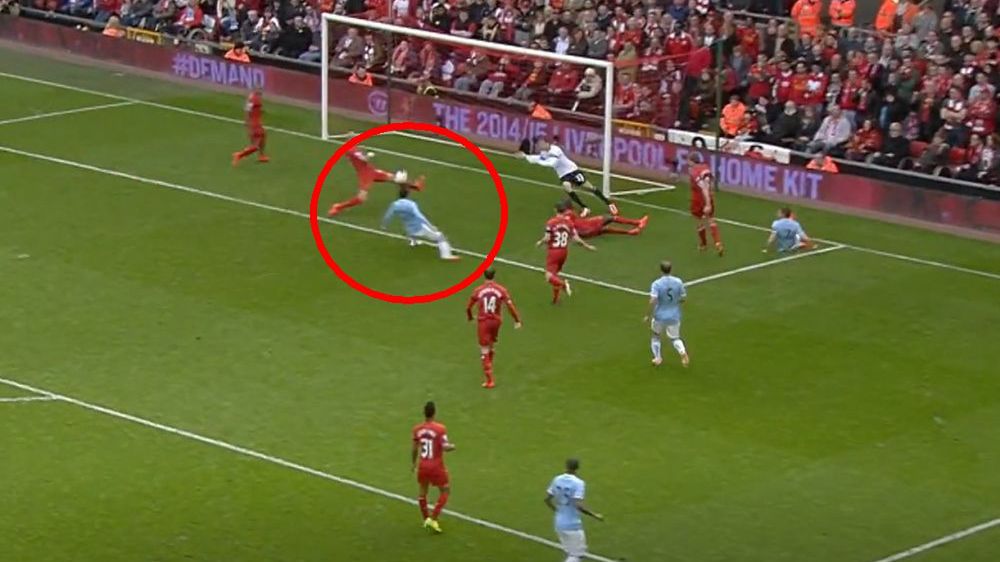 David Silva (Manchester City) strzela gola w meczu z Liverpoolem