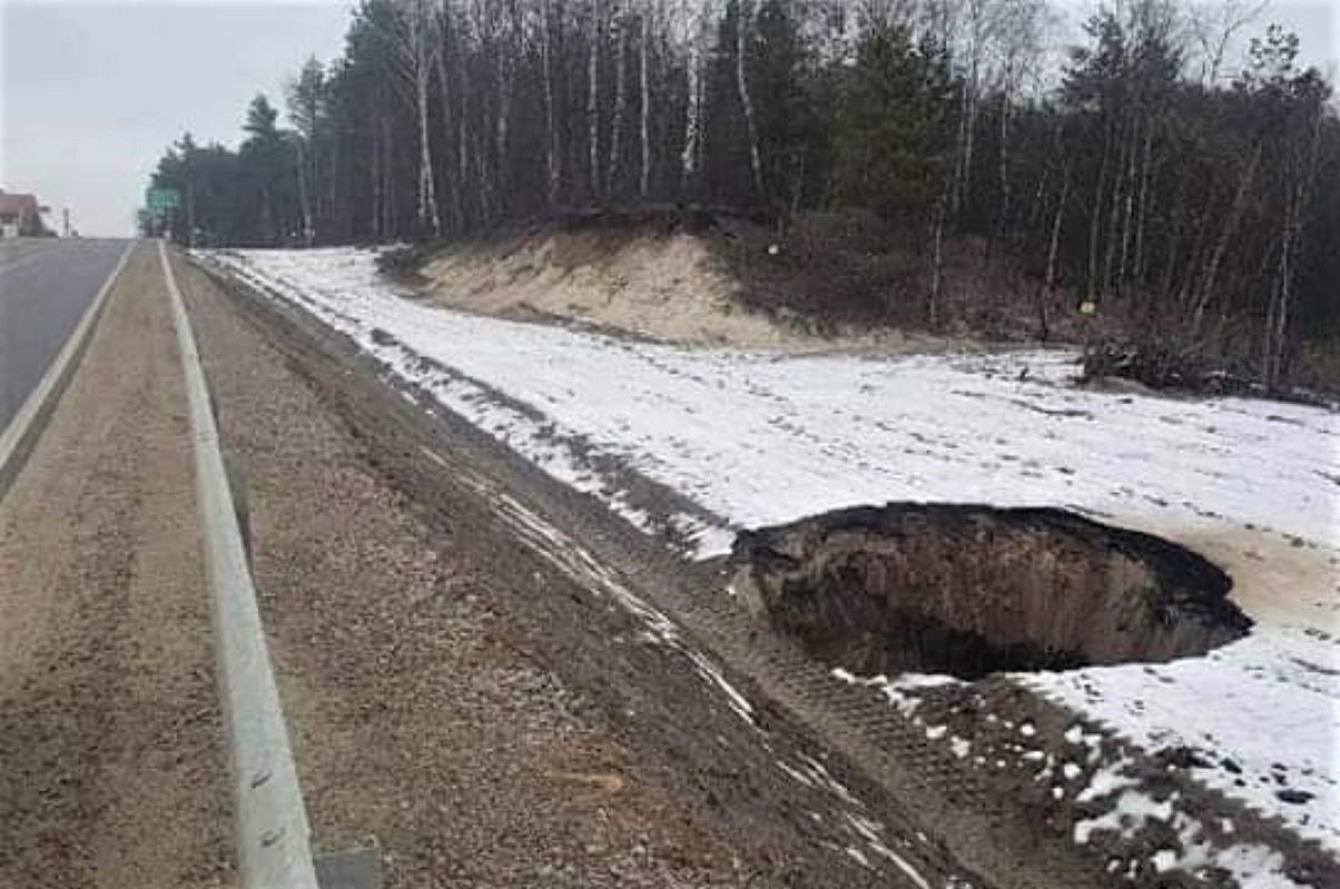 Nowe zapadlisko przy obwodnicy. Ruch wstrzymany do odwołania