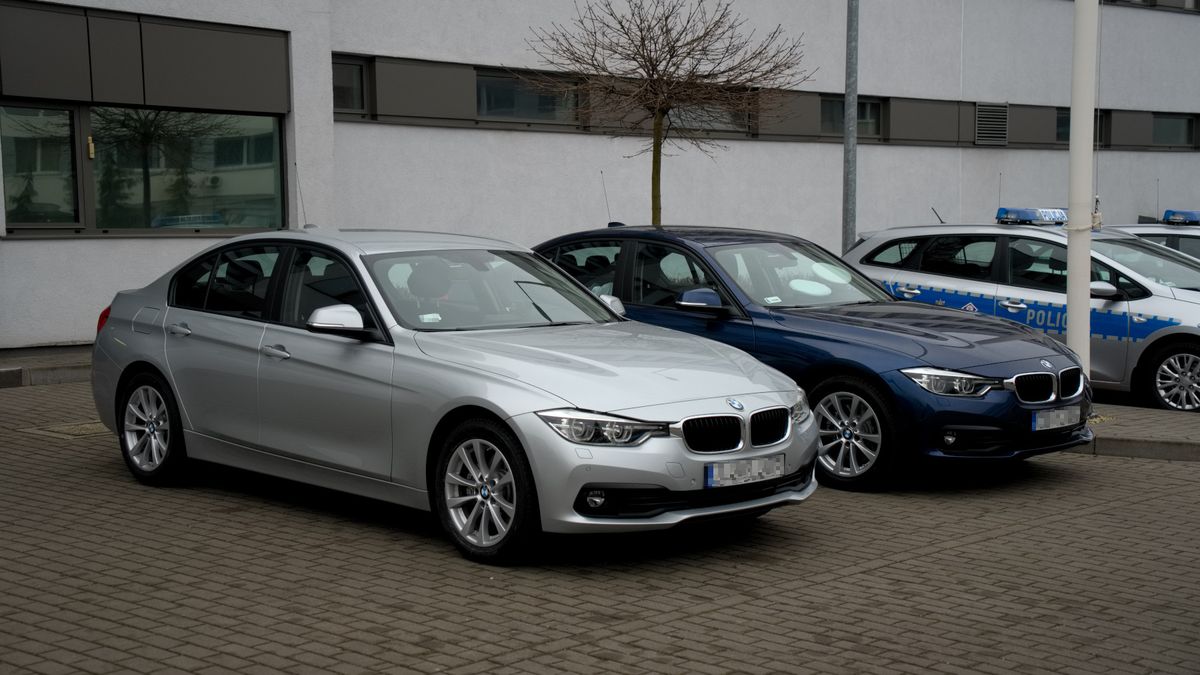 Policyjne BMW występują w różnych kolorach: poza srebrnym i granatowym można spotkać też ciemnoszary i czarny.