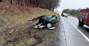 Śmiertelny wypadek w Leśnicach. Auto przecięte na pół