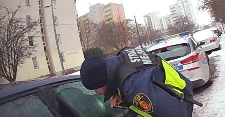 Strażnicy dostali nietypowe wezwanie.  Musieli wybić szybę